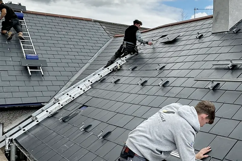 Instalasi Solar + Baterai Instalasi Solar + Baterai